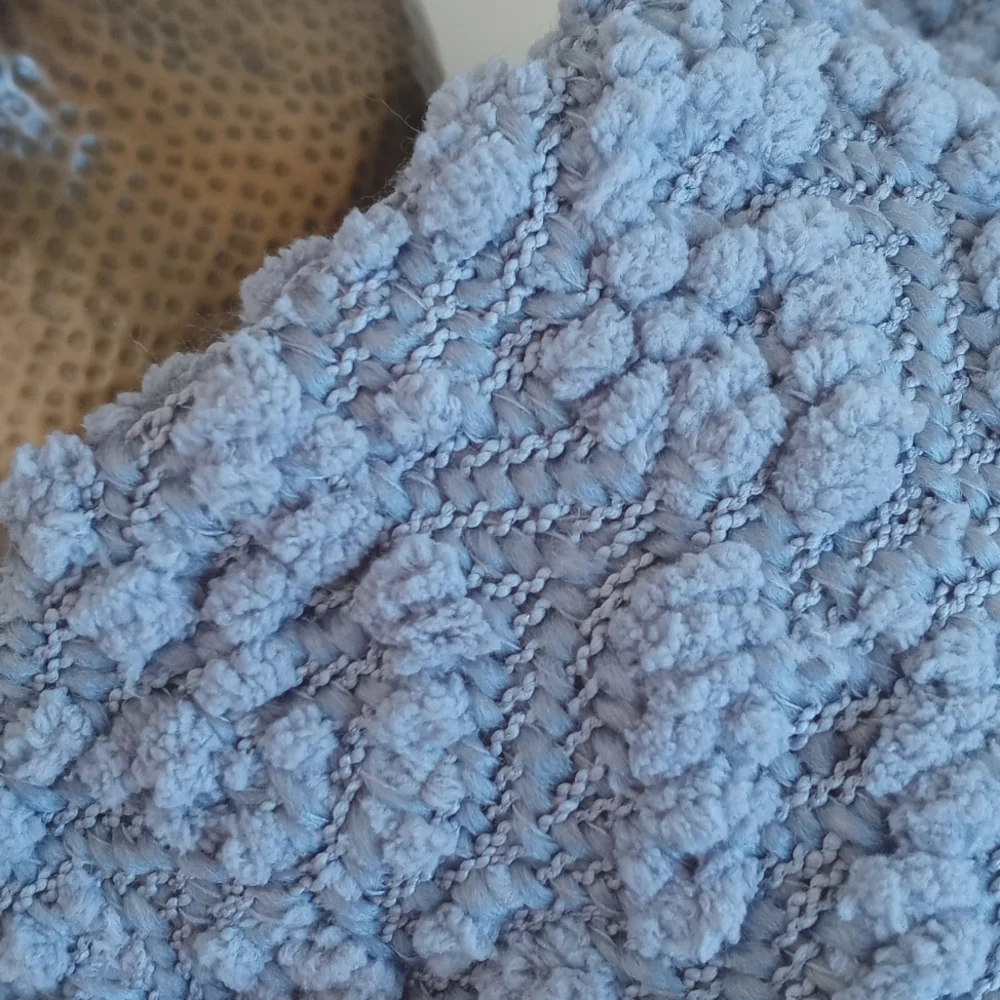 Vince Camuto Blue Grey Popcorn Chenille Fringed Throw Blanket 50